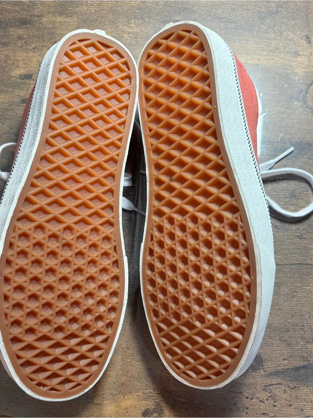 Vans Coral-Red Canvas Low-Top Sneakers with White Laces Sz 7 like NEW